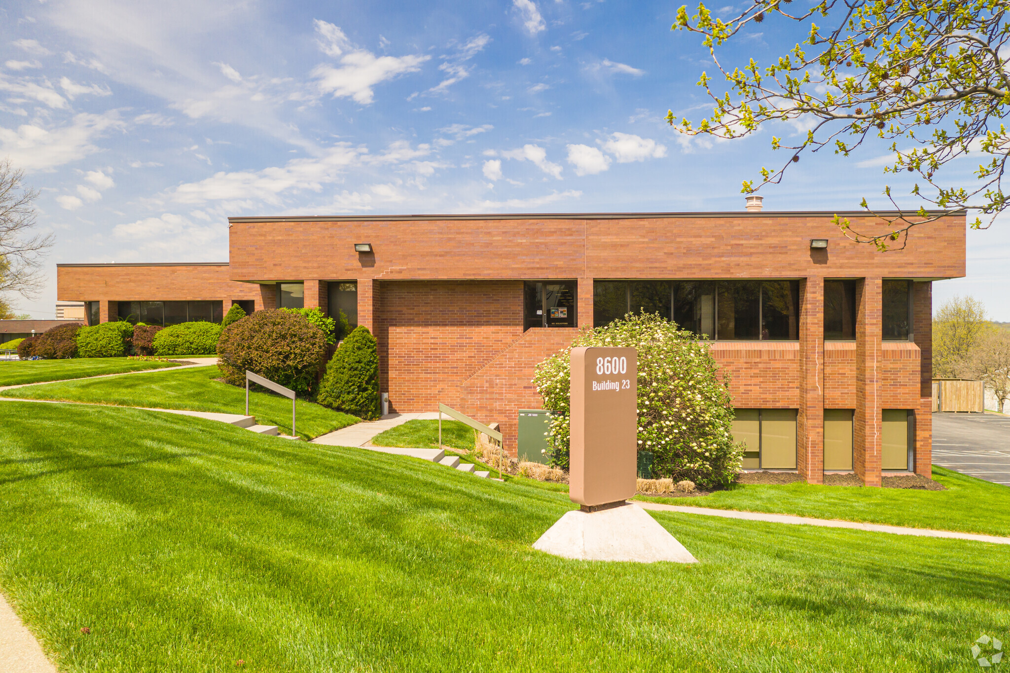 8600 W 110th St, Overland Park, KS for lease Primary Photo- Image 1 of 6