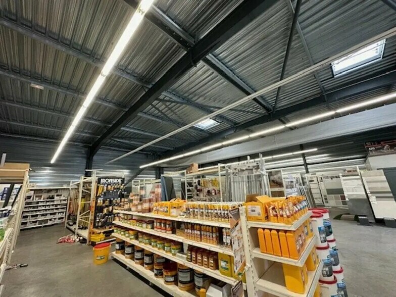 Flex in Vedène for lease - Building Photo - Image 3 of 12