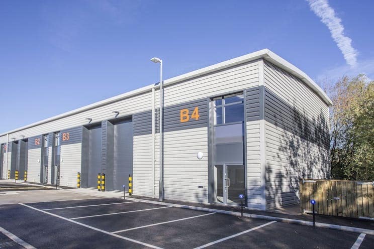 Access 12, Theale portfolio of 12 properties for sale on LoopNet.com - Primary Photo - Image 2 of 3