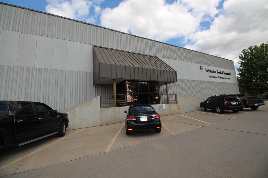 5240 S 19th St, Lincoln, NE for lease - Building Photo - Image 3 of 7