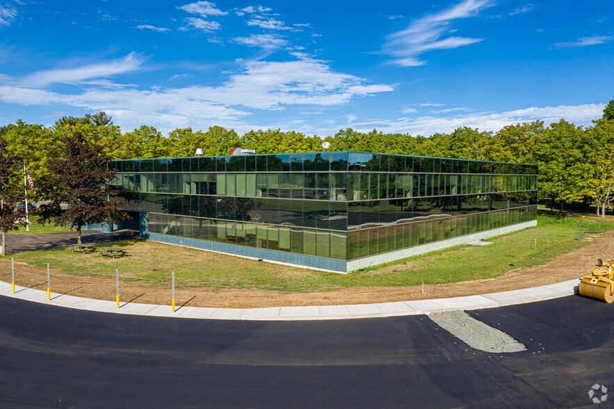 10 Griffin Rd N, Windsor, CT for lease - Building Photo - Image 1 of 4