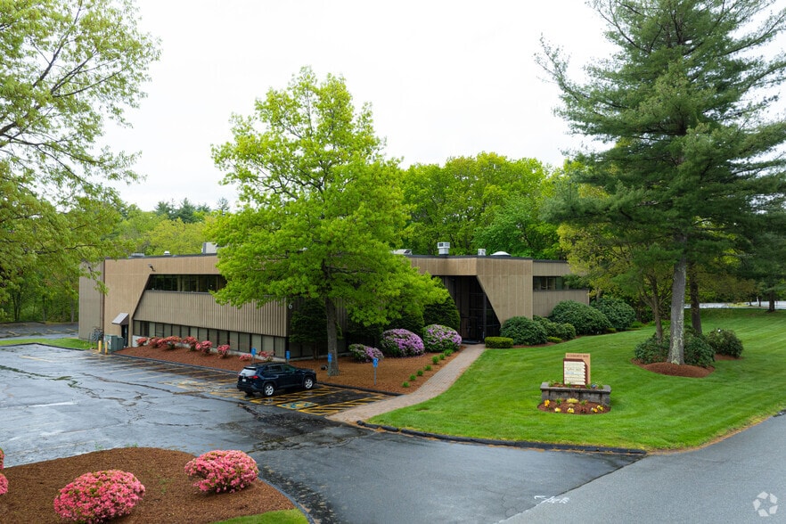 6 Lyberty Way, Westford, MA for sale - Primary Photo - Image 1 of 9