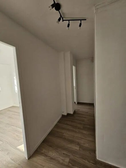 Office in Rennes for lease - Interior Photo - Image 2 of 8