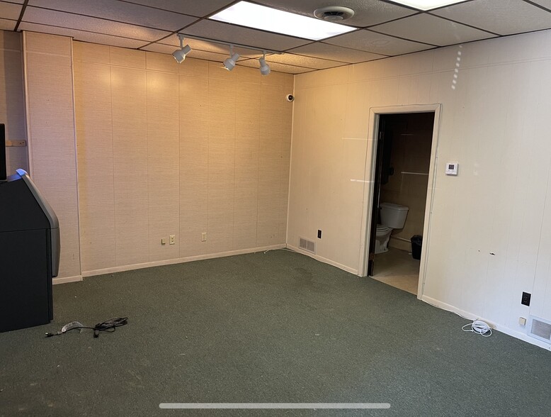 60-72 Lebanon Ave, Uniontown, PA for lease - Interior Photo - Image 3 of 34