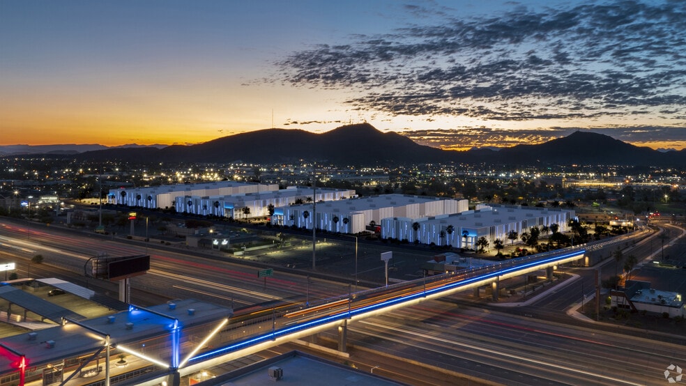 10220 N 25th Ave, Phoenix, AZ for lease - Primary Photo - Image 1 of 1