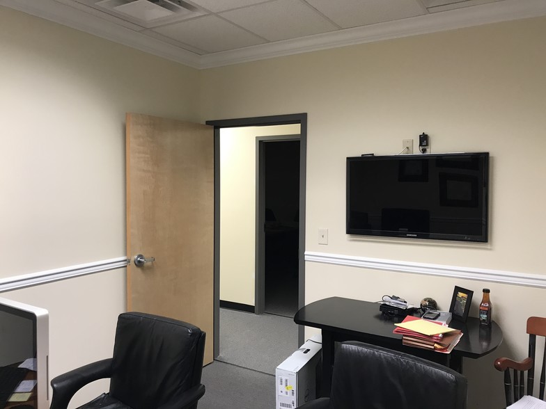 228 Meadow St Waterbury Ct 06702 Office Retail Space For