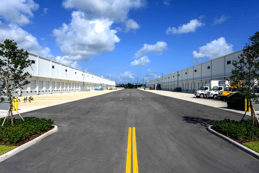 2700 Bridge Way, Davie, FL for lease - Building Photo - Image 2 of 9
