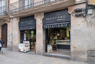 Retail in Barcelona, Barcelona for lease Interior Photo- Image 1 of 21