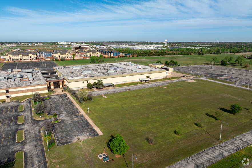 10321 W Reno Ave, Oklahoma City, OK for lease - Building Photo - Image 3 of 36