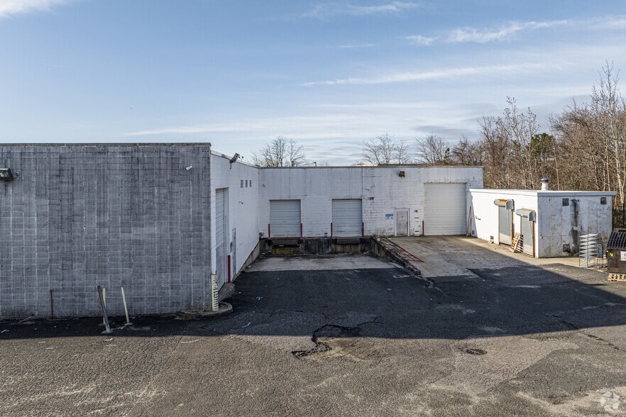 50-54 Drexel Dr, Bay Shore, NY for lease - Building Photo - Image 2 of 5