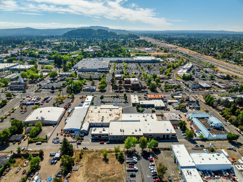 9952 SE Oak St, Portland, OR for sale - Building Photo - Image 3 of 7