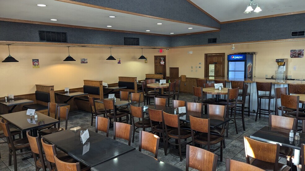 819 E Main St, Crestline, OH for sale - Building Photo - Image 2 of 15