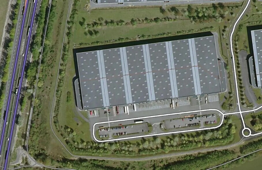 Industrial in Longueil-Sainte-Marie for lease - Building Photo - Image 3 of 13