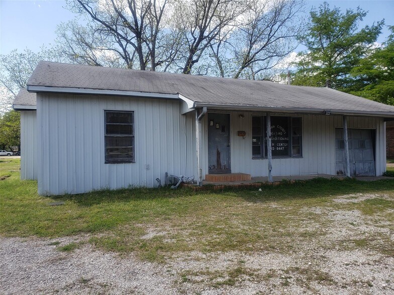 1719 N Center St, Bonham, TX for sale - Primary Photo - Image 1 of 1