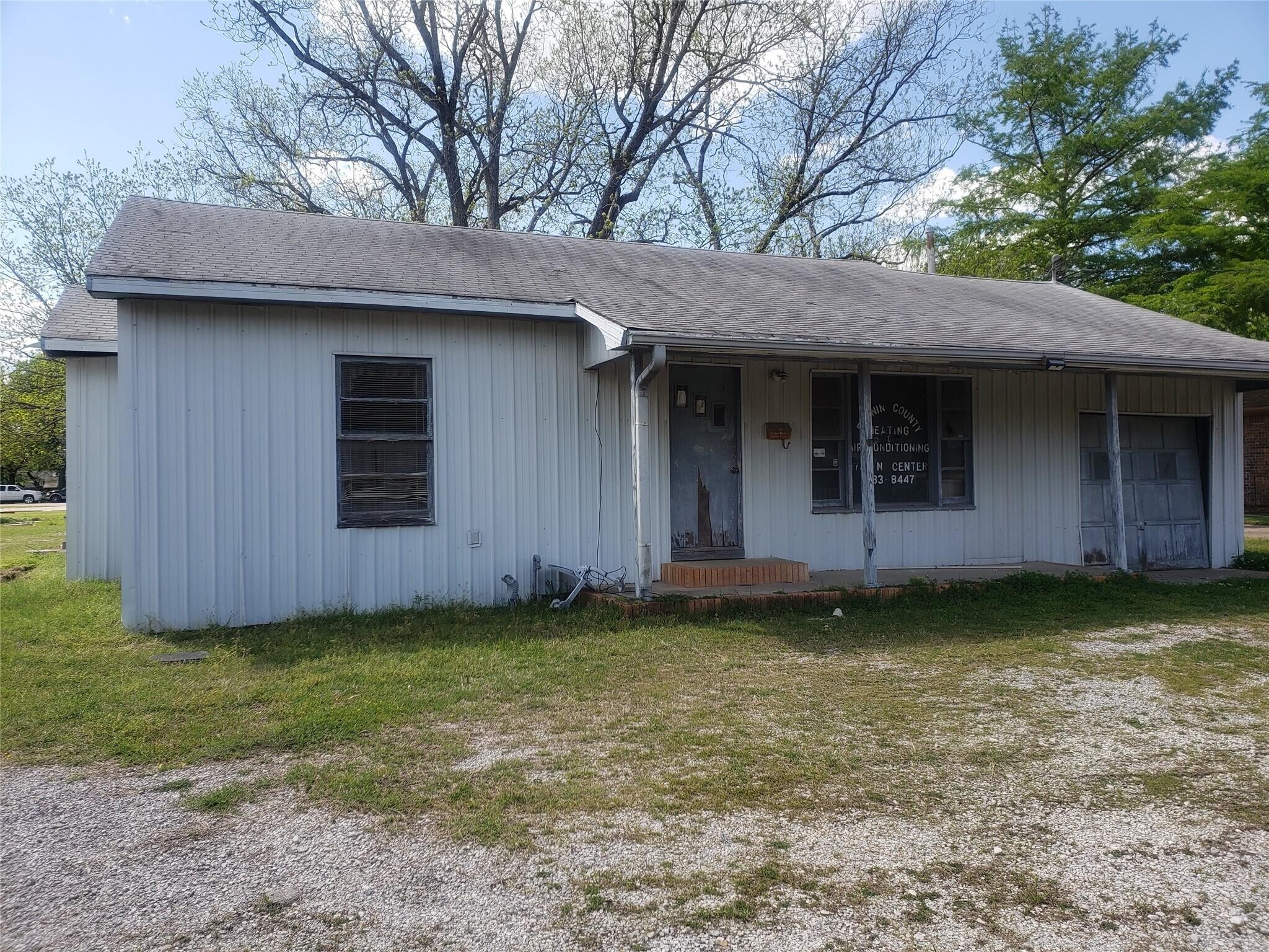 1719 N Center St, Bonham, TX for sale Primary Photo- Image 1 of 1