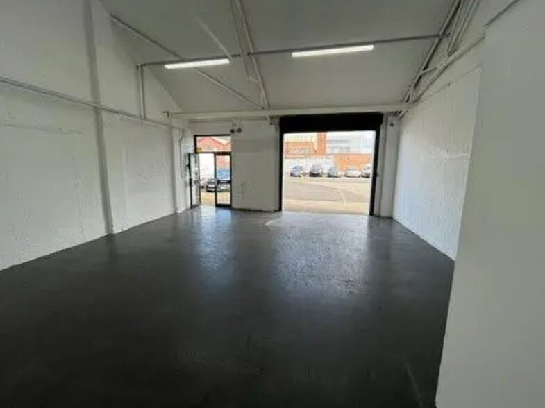 12 Osram Rd, Wembley for lease - Interior Photo - Image 3 of 3