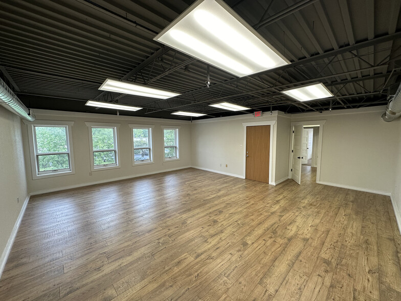 4059-4081 Joseph Dr, Waukegan, IL for lease - Building Photo - Image 3 of 14