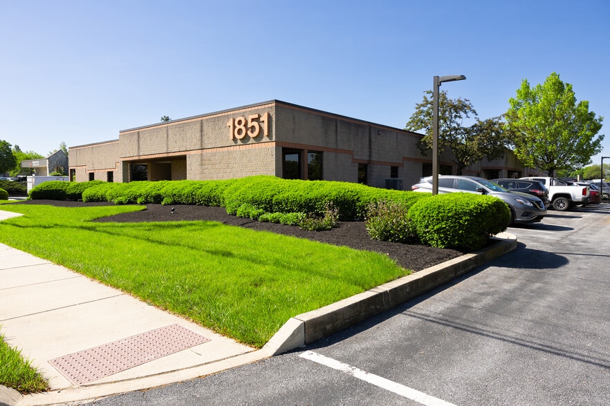 1851 Charter Ln, Lancaster, PA for lease - Building Photo - Image 1 of 4