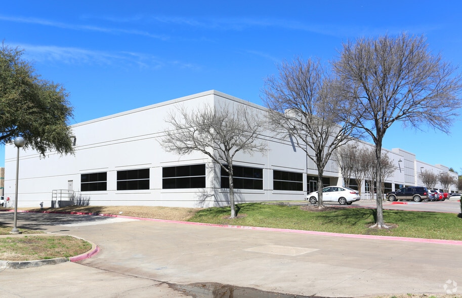 13755 Hutton Dr, Farmers Branch, TX for lease - Building Photo - Image 1 of 5