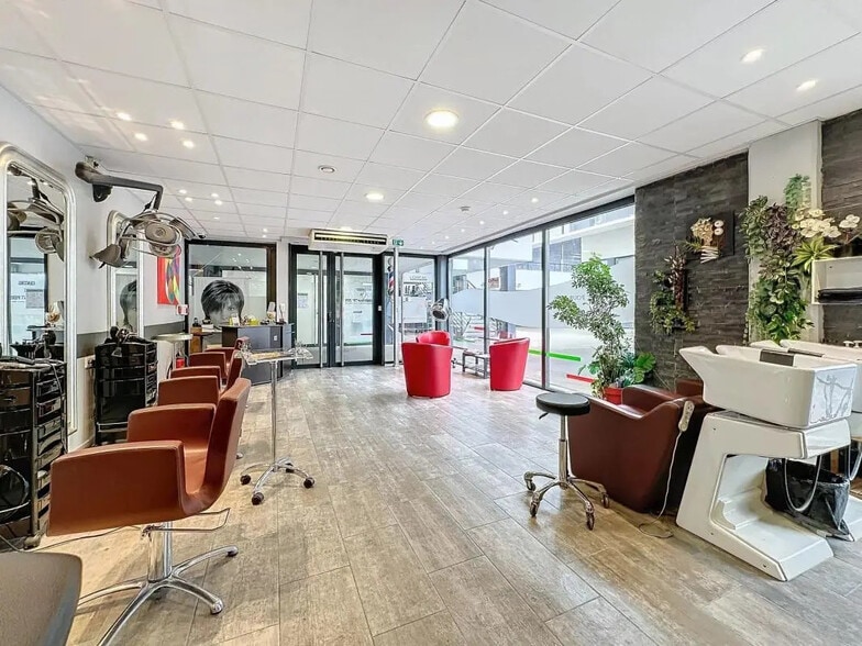 46 Route De Narbonne, Auzeville-Tolosane for sale - Interior Photo - Image 2 of 5