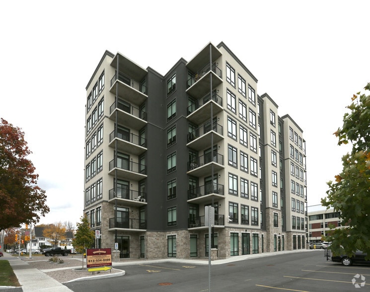 108 Second St E, Cornwall, ON for sale - Primary Photo - Image 1 of 1