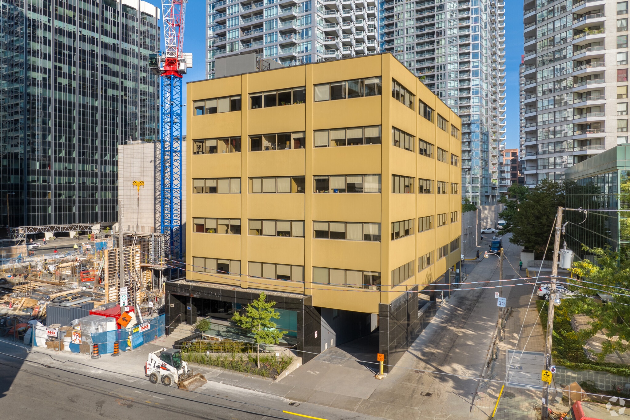 30 Soudan Ave, Toronto, ON for sale Primary Photo- Image 1 of 1