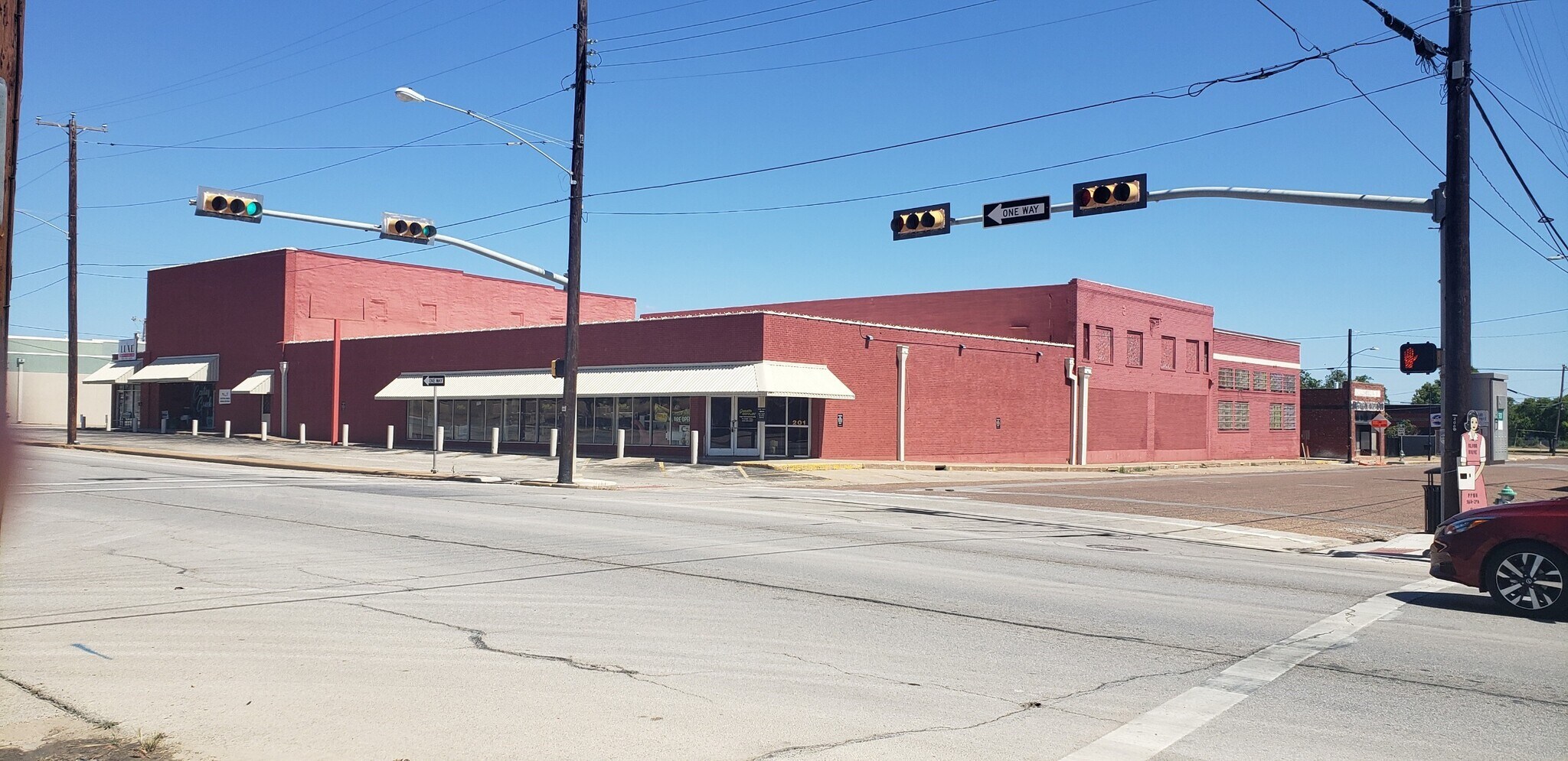 201 SE 1st Ave, Mineral Wells, TX for sale Building Photo- Image 1 of 1