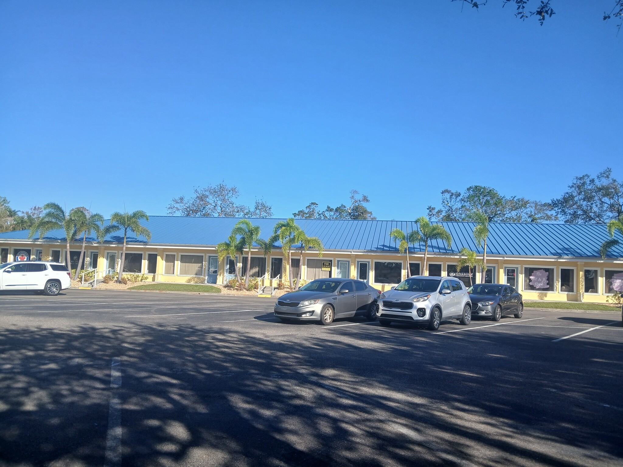 7527-7573 Ulmerton Rd, Largo, FL for lease Building Photo- Image 1 of 9