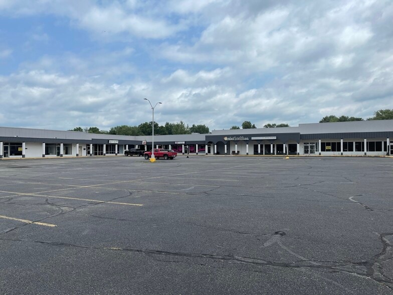 430-488 Marshall St, Coldwater, MI for lease - Building Photo - Image 2 of 16