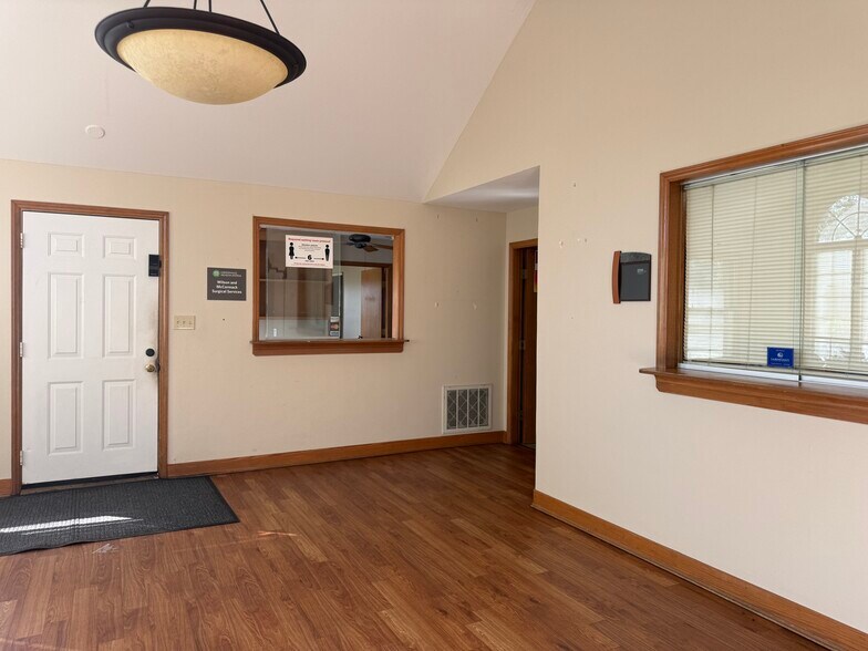 1012 Medical Ridge Rd, Clinton, SC for sale - Building Photo - Image 3 of 15
