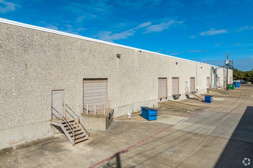 10304-10334 Brockwood Rd, Dallas, TX for lease - Building Photo - Image 3 of 4