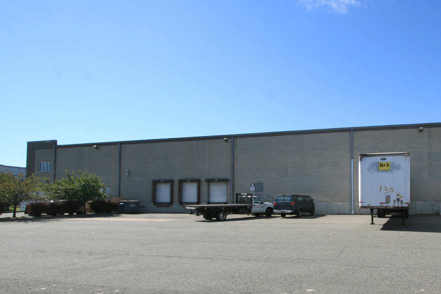 701 Penhorn Ave, Secaucus, NJ for lease - Building Photo - Image 3 of 3