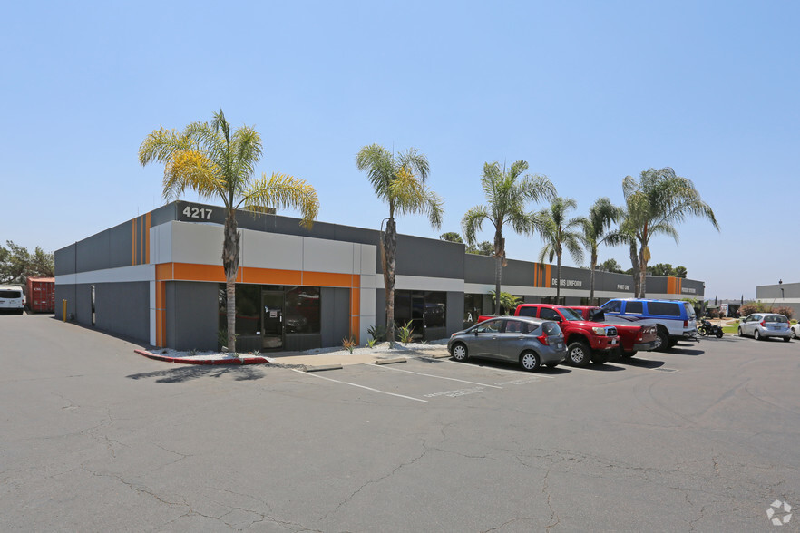 4211 Ponderosa Ave, San Diego, CA for lease - Building Photo - Image 2 of 9