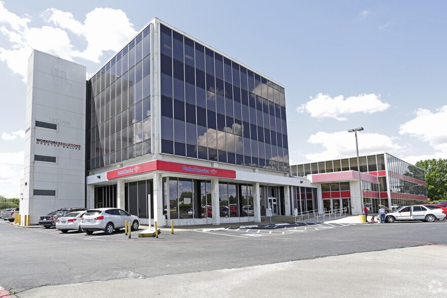 2520 W Irving Blvd, Irving, TX for lease - Building Photo - Image 3 of 36