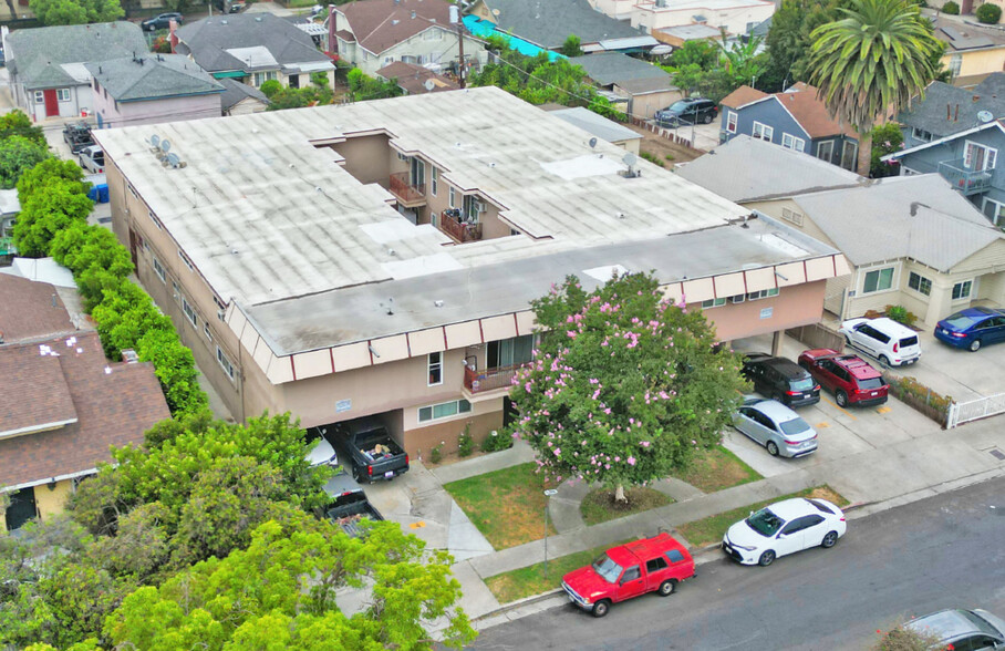 423 N Harvard Blvd, Los Angeles, CA for sale - Building Photo - Image 1 of 23