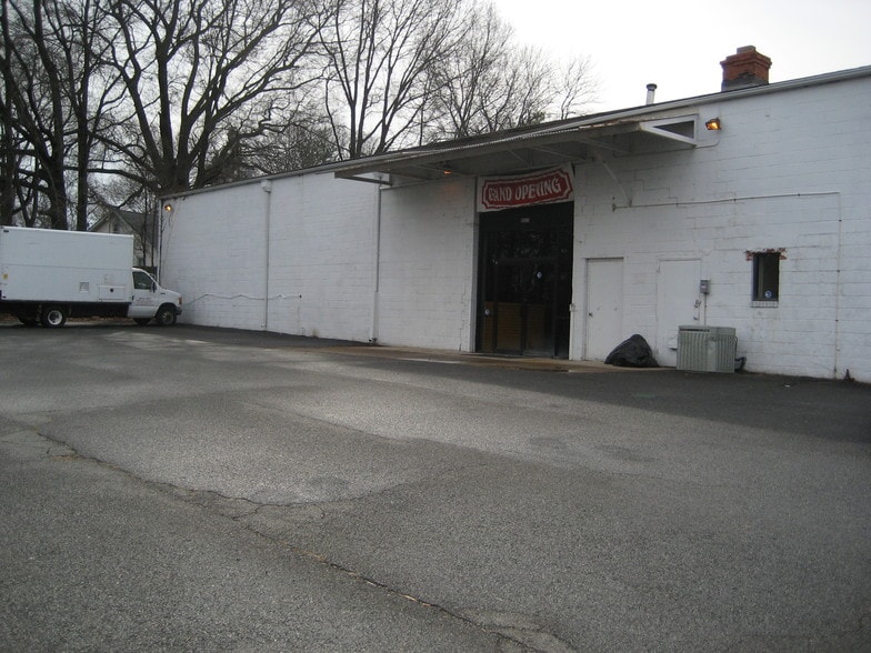 8123 Richmond Hwy, Alexandria, VA for lease - Building Photo - Image 1 of 9