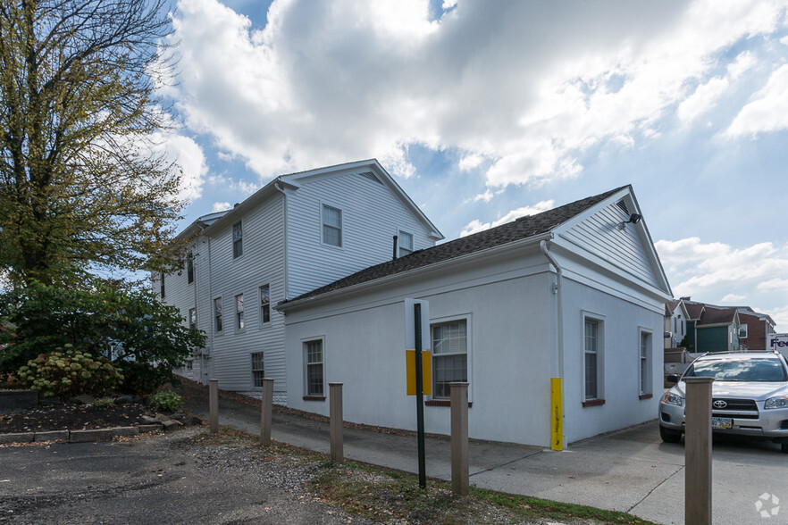 218-220 N Main St, Hudson, OH for lease - Building Photo - Image 3 of 8