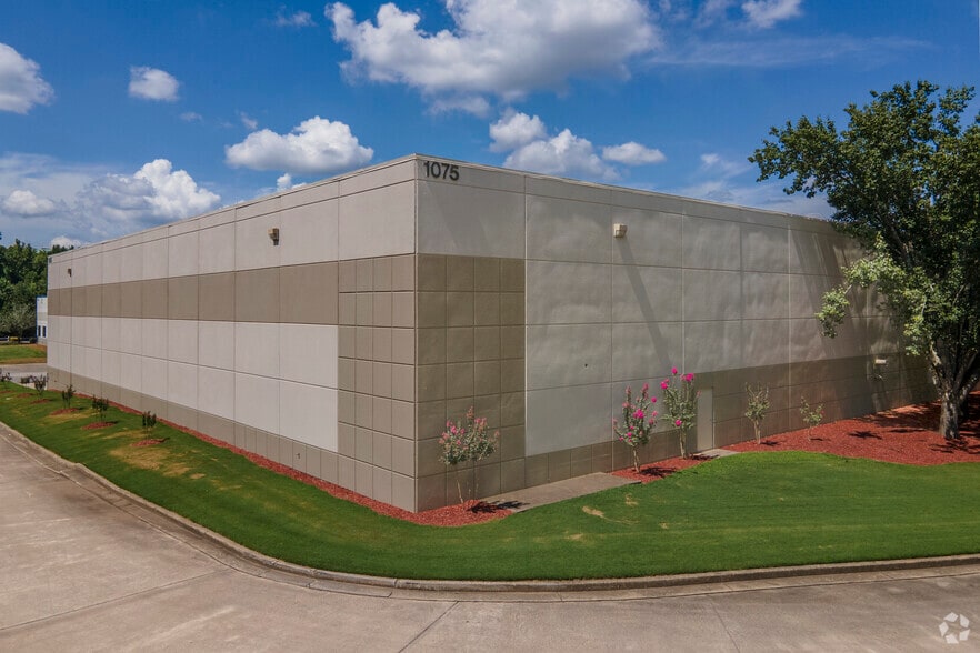 1075 Northfield Ct, Roswell, GA for lease - Primary Photo - Image 1 of 4