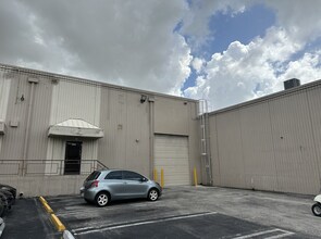2850-2930 NW 72nd Ave, Miami, FL for lease Building Photo- Image 2 of 12