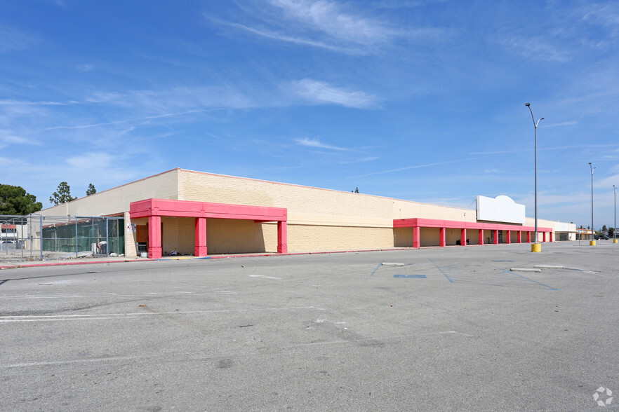 3500-3600 Wilson Rd, Bakersfield, CA for sale - Building Photo - Image 1 of 1