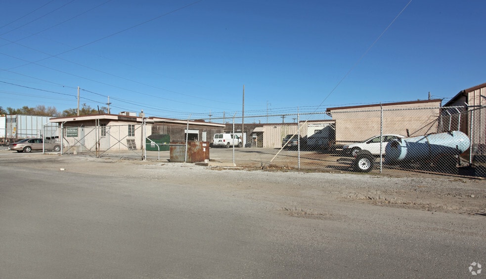 1011 S 10th St, Kansas City, KS for lease - Building Photo - Image 2 of 6
