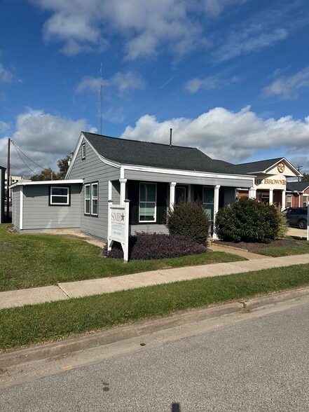 117 E Myrtle St, Angleton, TX for lease - Building Photo - Image 3 of 3