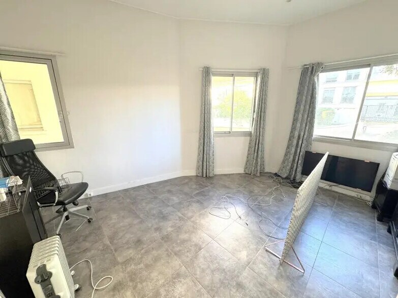 Office in Versailles for sale - Interior Photo - Image 2 of 7