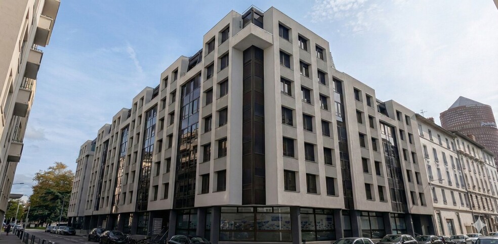 70 Rue Robert, Lyon for sale - Building Photo - Image 1 of 8
