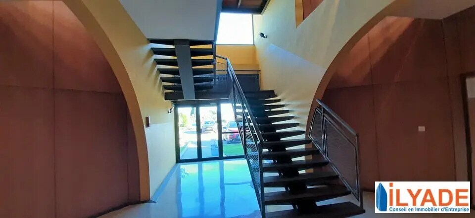 Office in Aix-en-Provence for lease - Interior Photo - Image 2 of 3