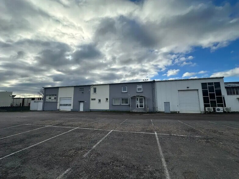 Flex in Chalon-sur-Saône for lease - Building Photo - Image 1 of 5