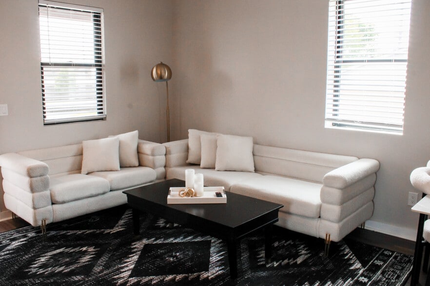 1807 Logan Ave, Knoxville, TN for sale - Building Photo - Image 2 of 37