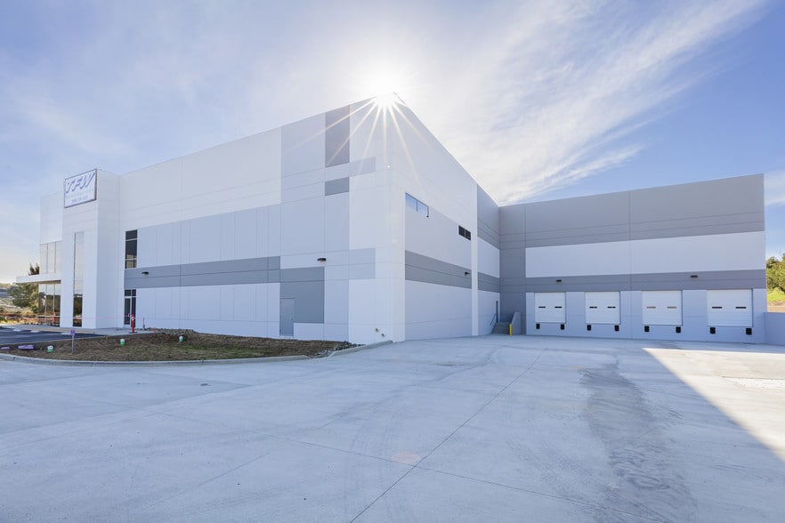 2882 Whiptail Loop E, Carlsbad, CA for lease - Building Photo - Image 2 of 17