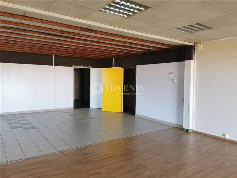 Flex in Lamballe-Armor for lease - Interior Photo - Image 2 of 8