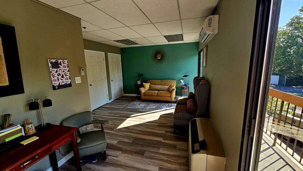 450 Maple Ave E, Vienna, VA for lease - Interior Photo - Image 3 of 31